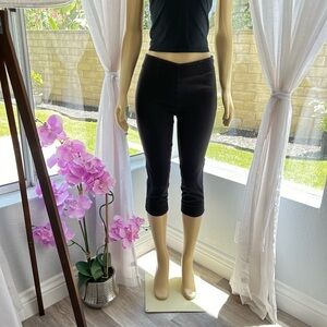 Boston Proper Women’s Black Lightweight Capri Stretch Pants Size 4